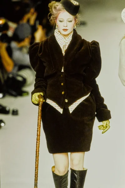 Look 19
